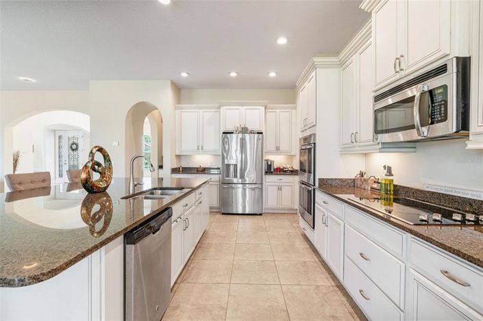 Image No.27-5 Bed Property for sale