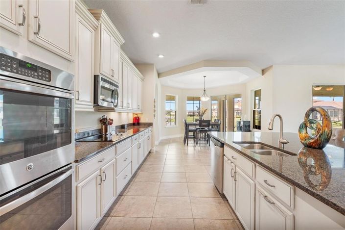 Image No.28-5 Bed Property for sale