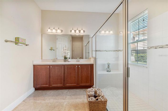 Image No.46-5 Bed Property for sale