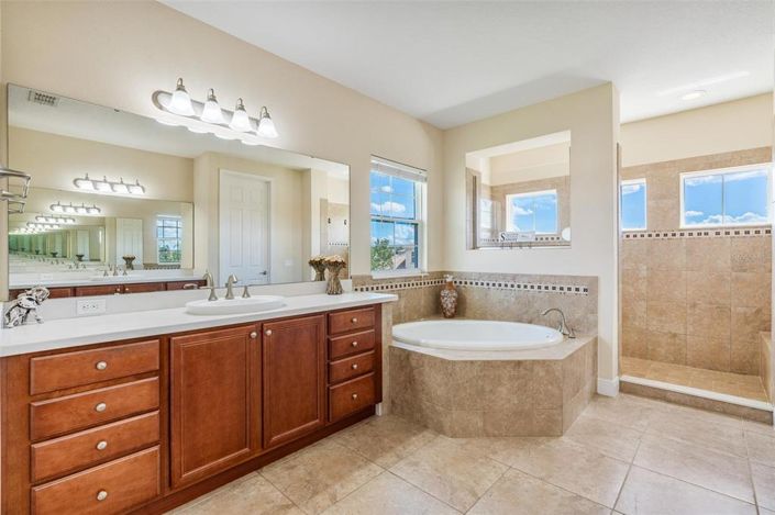 Image No.65-5 Bed Property for sale