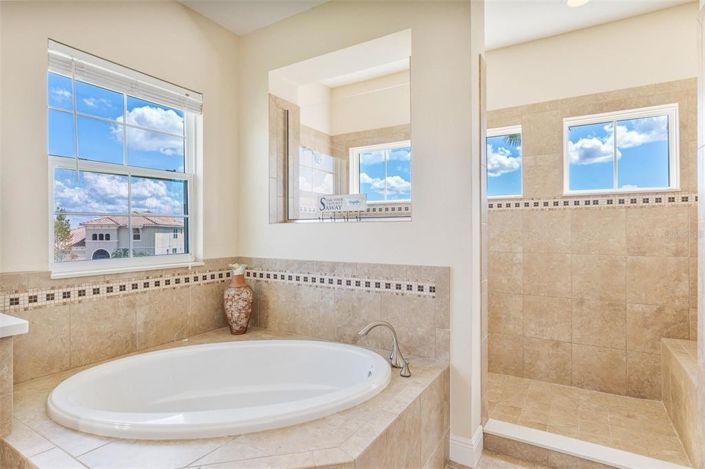 Image No.66-5 Bed Property for sale