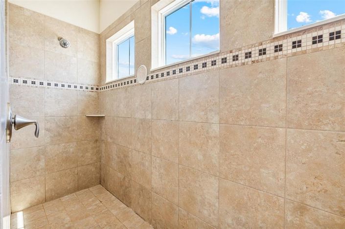 Image No.67-5 Bed Property for sale