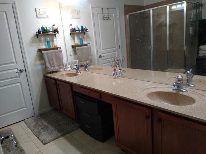 Image No.12-3 Bed Property for sale