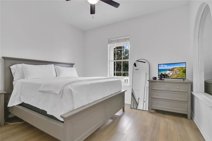 Image No.17-6 Bed Property for sale