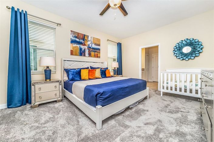 Image No.10-8 Bed Property for sale