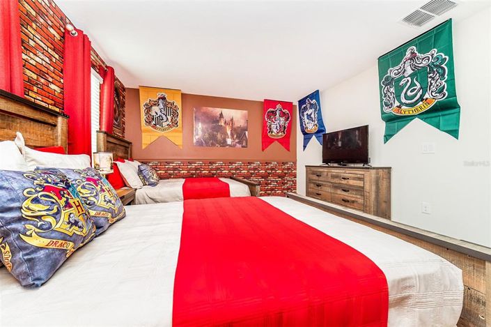 Image No.17-8 Bed Property for sale