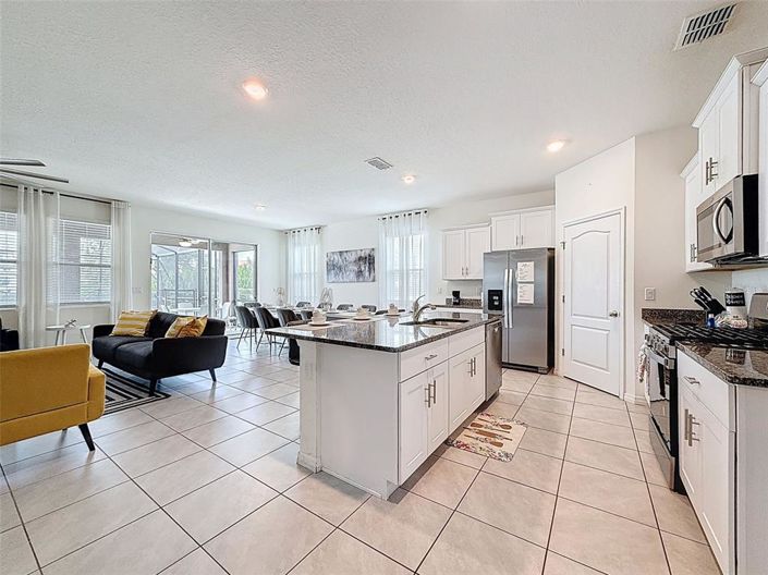 Image No.11-7 Bed Property for sale