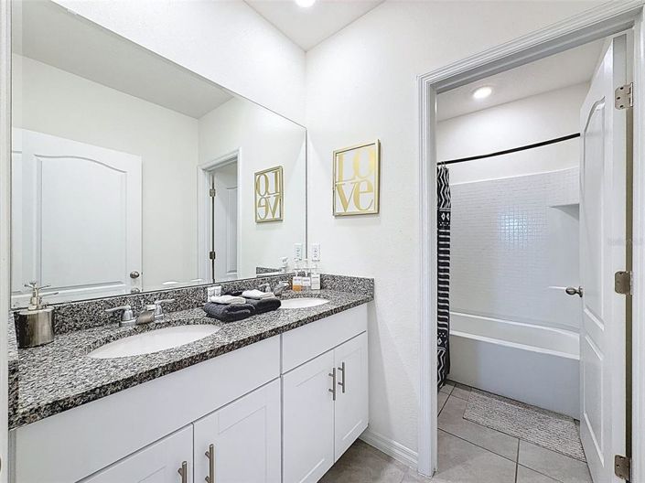 Image No.57-7 Bed Property for sale