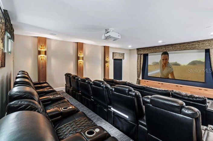 Image No.10-10 Bed Property for sale