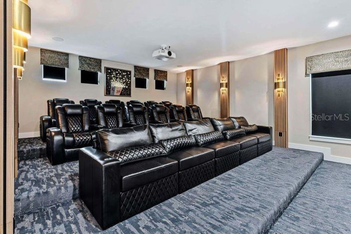 Image No.11-10 Bed Property for sale