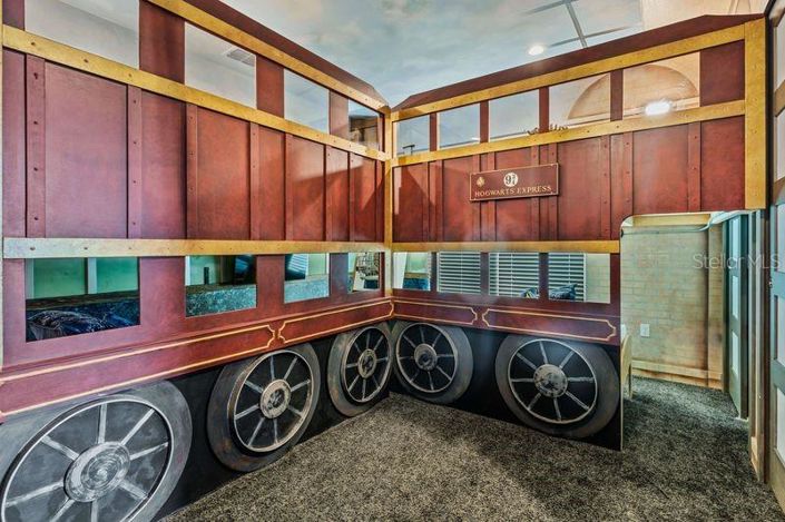 Image No.14-10 Bed Property for sale