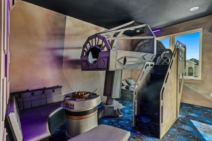 Image No.17-10 Bed Property for sale