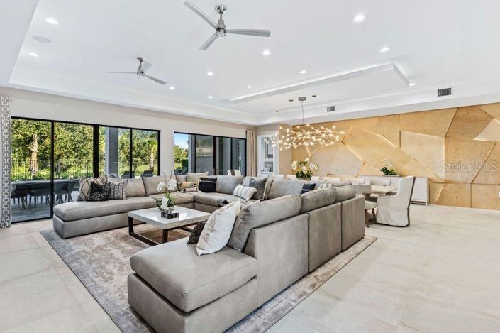 Image No.23-10 Bed Property for sale