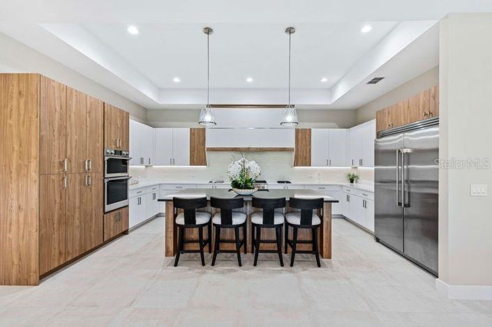 Image No.26-10 Bed Property for sale