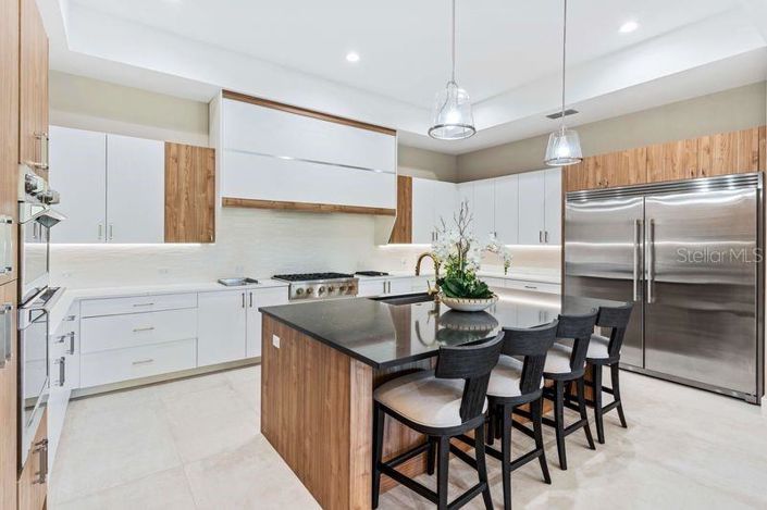 Image No.27-10 Bed Property for sale