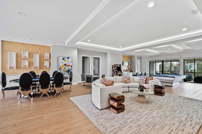 Image No.31-10 Bed Property for sale