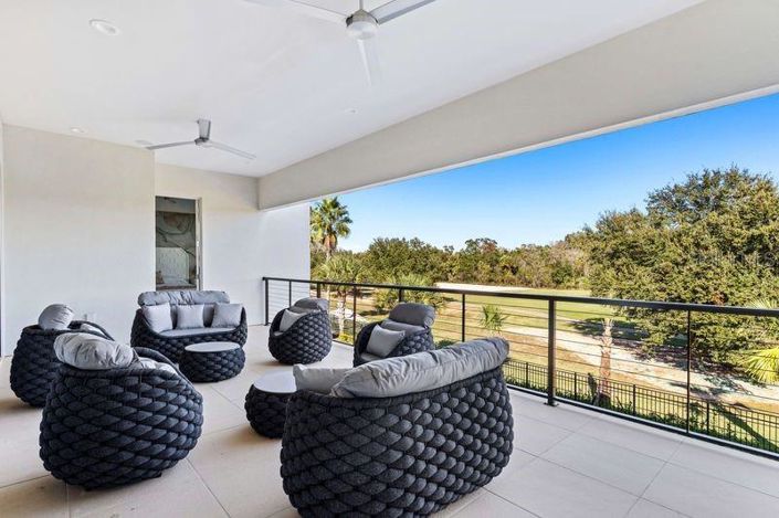 Image No.37-10 Bed Property for sale