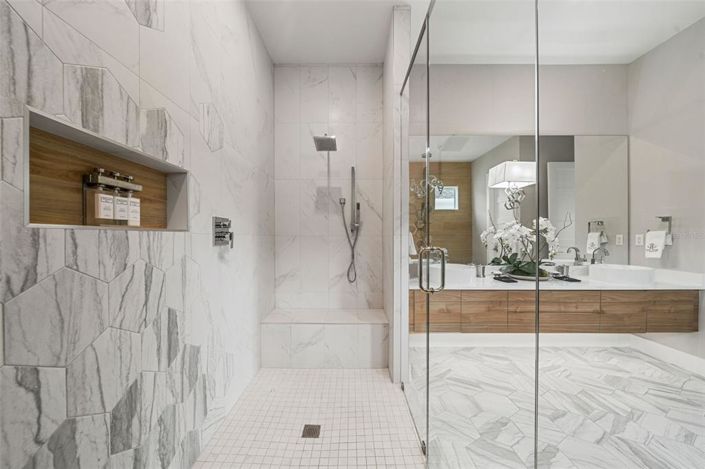 Image No.58-10 Bed Property for sale