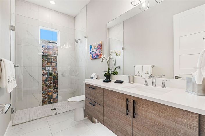 Image No.60-10 Bed Property for sale