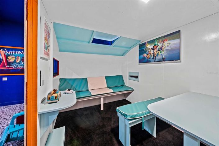 Image No.66-10 Bed Property for sale