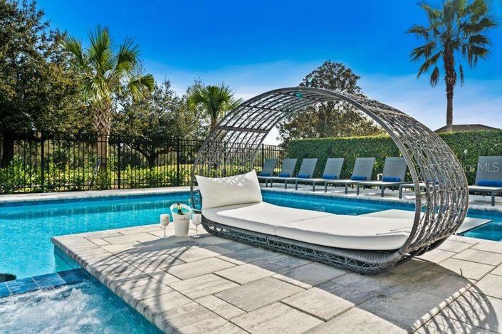 Image No.75-10 Bed Property for sale