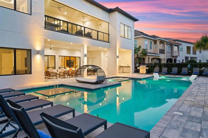 Image No.77-10 Bed Property for sale