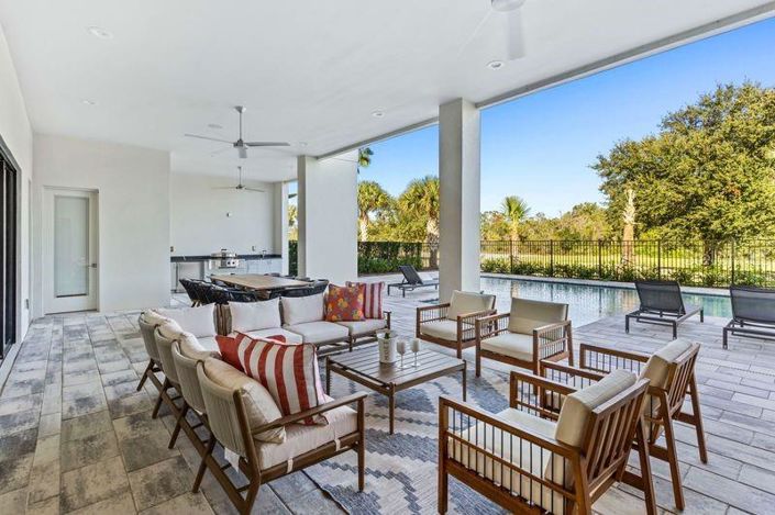 Image No.80-10 Bed Property for sale