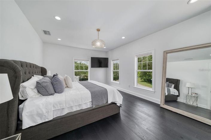 Image No.39-5 Bed Property for sale