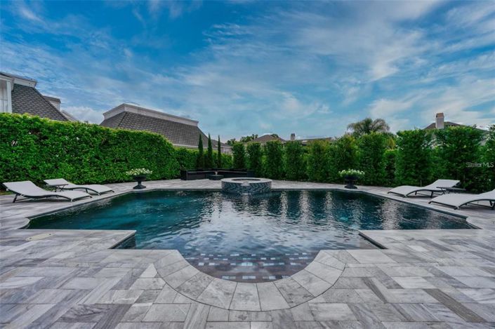 Image No.50-5 Bed Property for sale