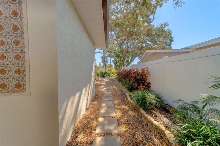 Image No.55-3 Bed Property for sale