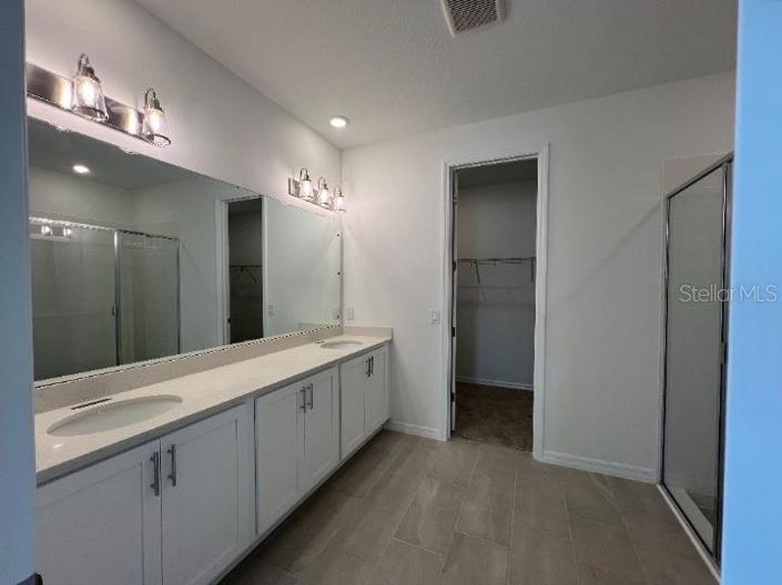 Image No.26-3 Bed Property for sale