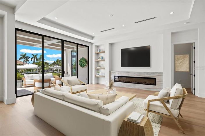 Image No.10-4 Bed Property for sale