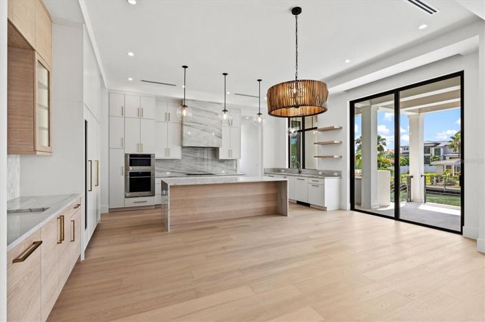 Image No.14-4 Bed Property for sale