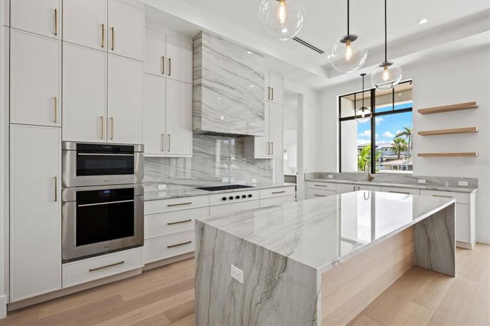 Image No.25-4 Bed Property for sale