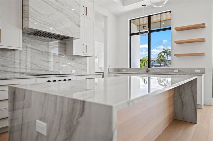 Image No.27-4 Bed Property for sale