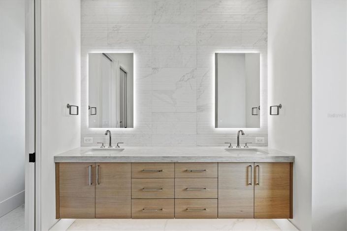 Image No.38-4 Bed Property for sale