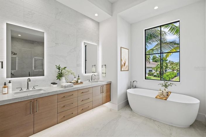 Image No.41-4 Bed Property for sale