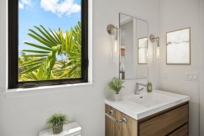 Image No.44-4 Bed Property for sale