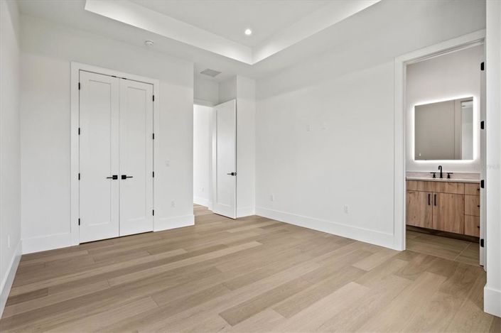 Image No.61-4 Bed Property for sale