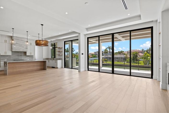 Image No.7-4 Bed Property for sale