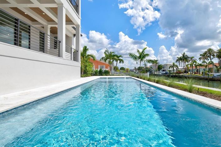 Image No.75-4 Bed Property for sale