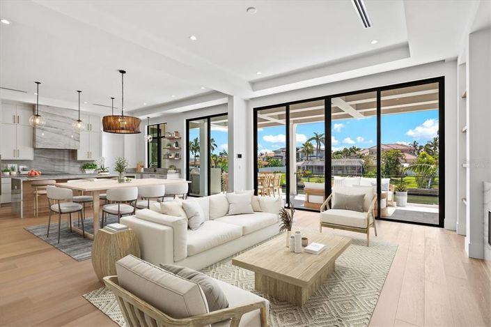 Image No.8-4 Bed Property for sale