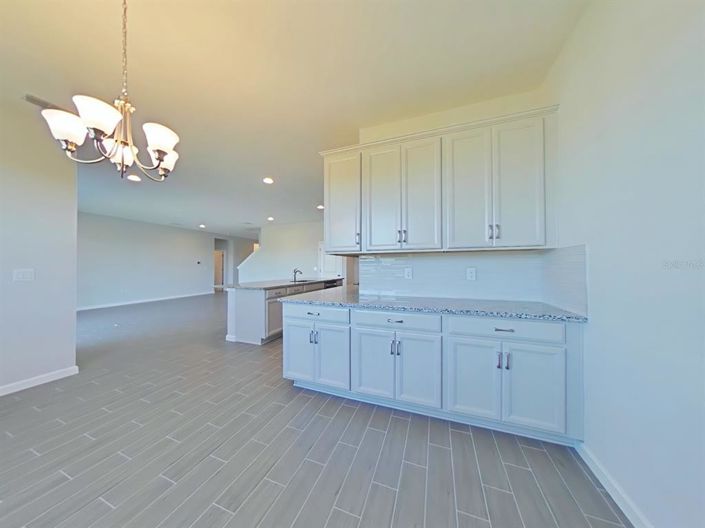 Image No.10-6 Bed Property for sale