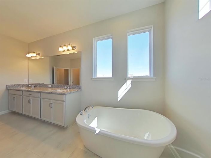 Image No.15-6 Bed Property for sale