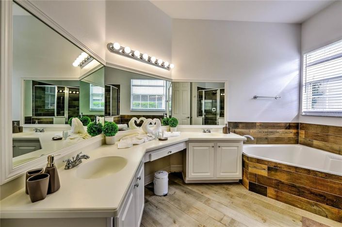 Image No.9-5 Bed Property for sale