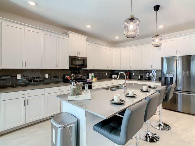 Image No.4-6 Bed Property for sale