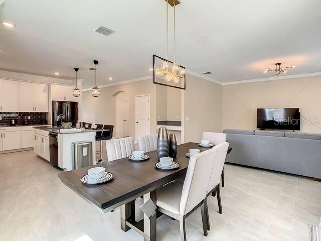 Image No.5-6 Bed Property for sale