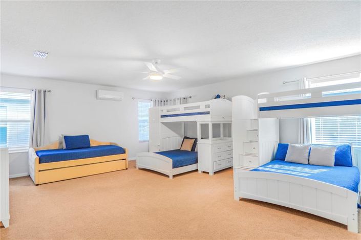 Image No.17-6 Bed Property for sale