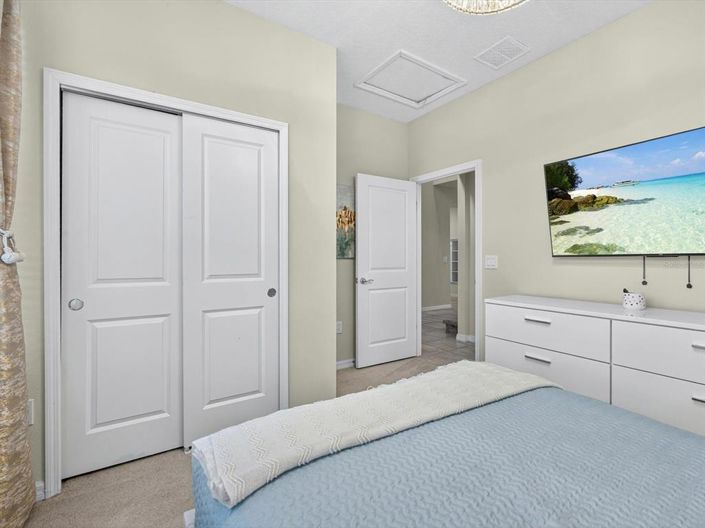 Image No.20-8 Bed Property for sale