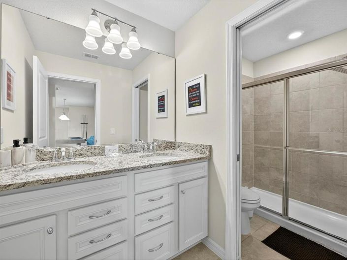 Image No.37-8 Bed Property for sale